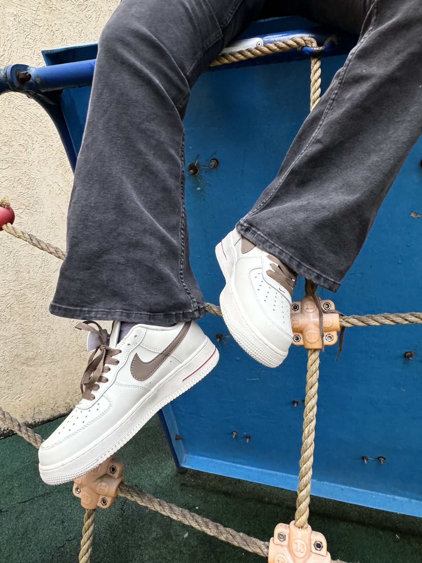 Nike Air Force 1 Low - Brown/White